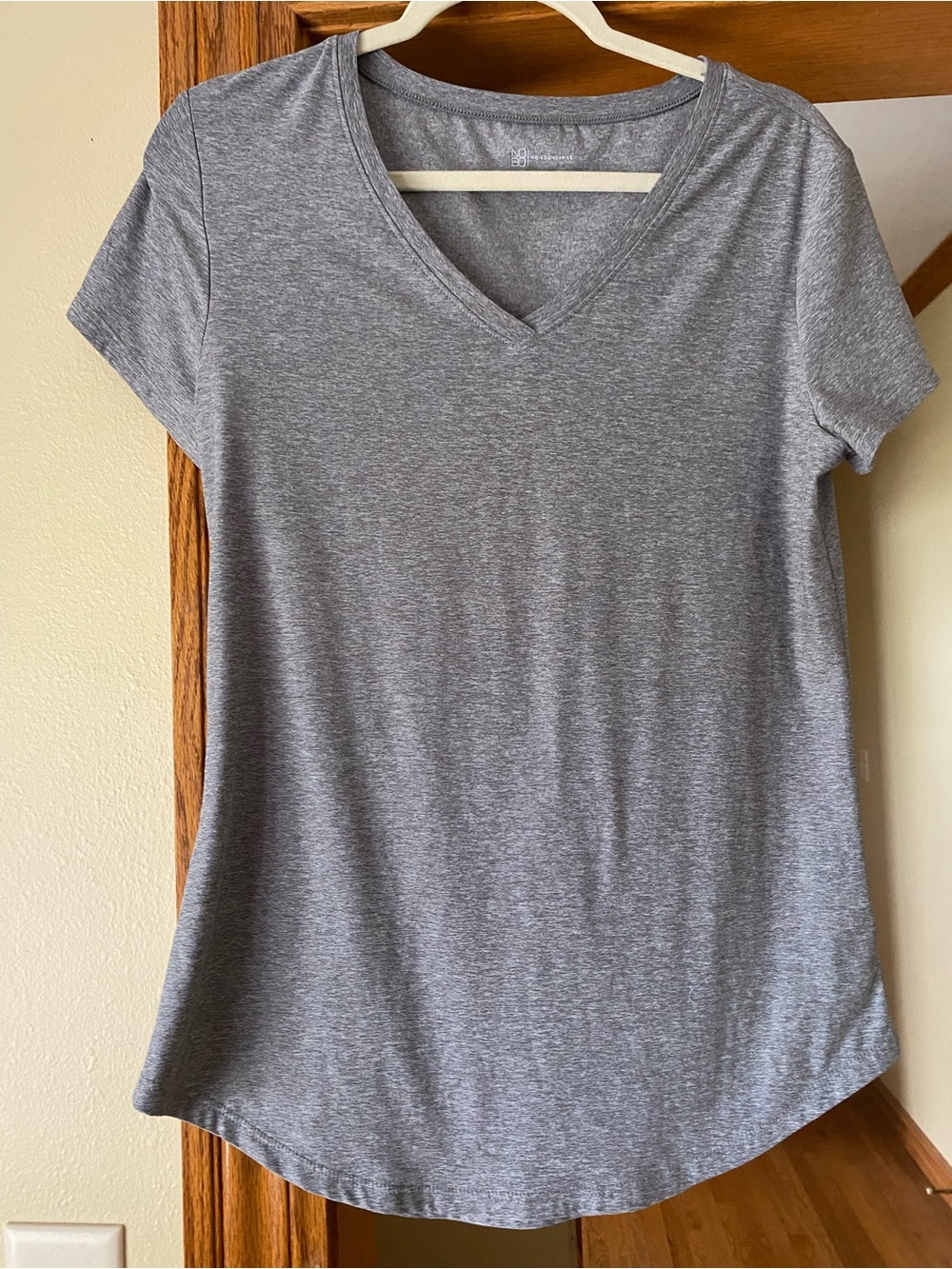 No boundaries Women's Grey V-Neck Short Sleeve Tee size 11-13